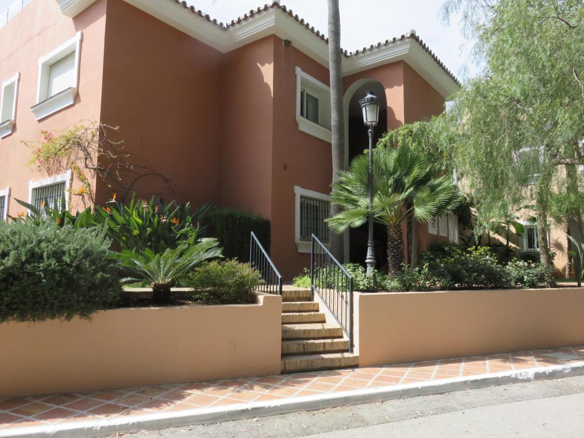 Beachside Estepona Exterior photo
